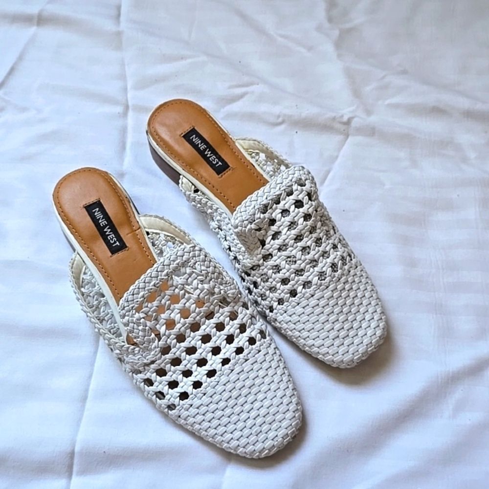 New Nine West size 6.5 M wicker flat